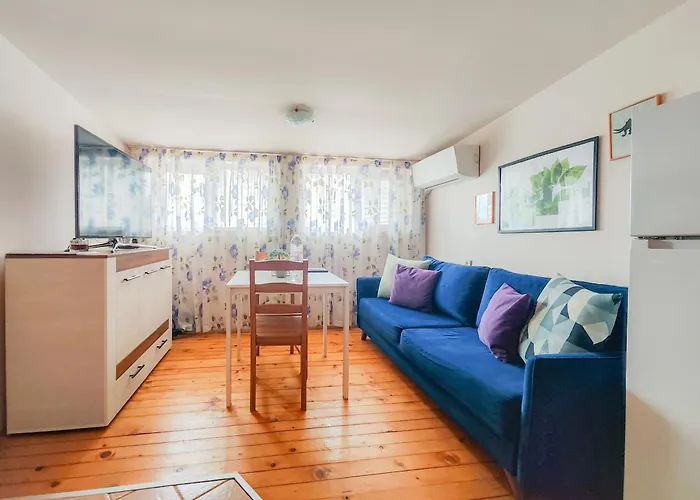 Апартаменти Koloni Bright & Cosy Loft