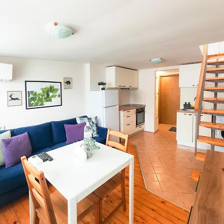 Апартаменты Koloni Bright & Cosy Loft