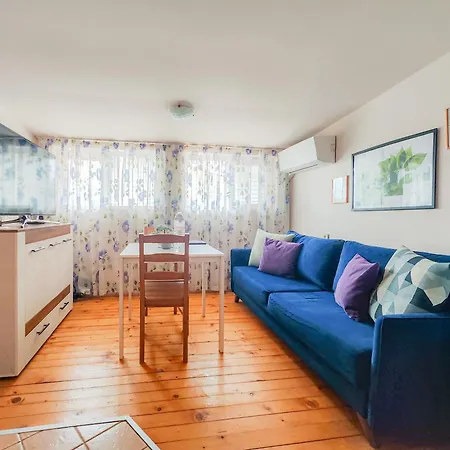 Апартаменты Koloni Bright & Cosy Loft